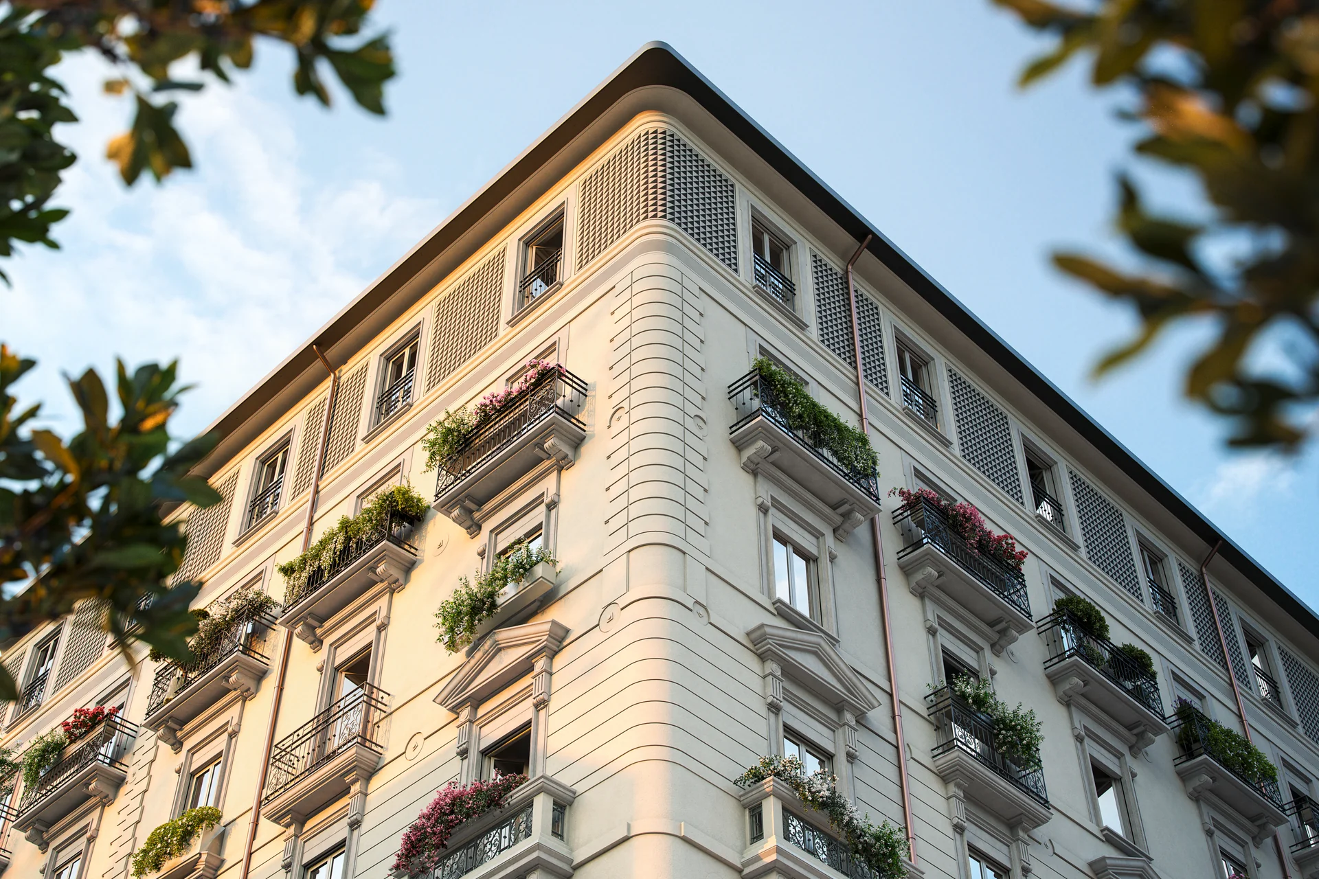 Facciata classica di Palazzo Adda — Via Adda 11, Porta Nuova, Milano